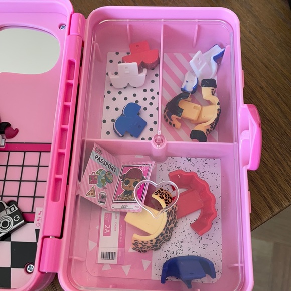 L.O.L doll suitcase doll - Picture 4 of 8